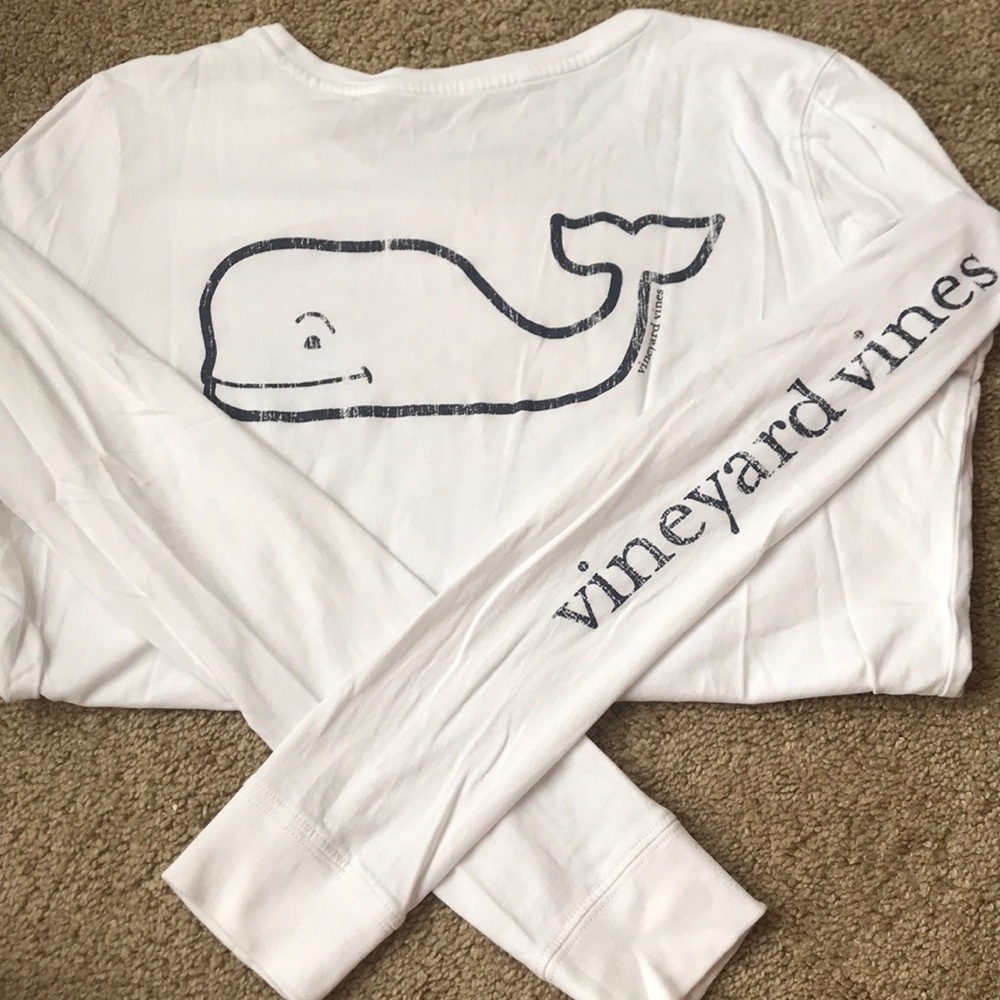 White and navy vineyard vines